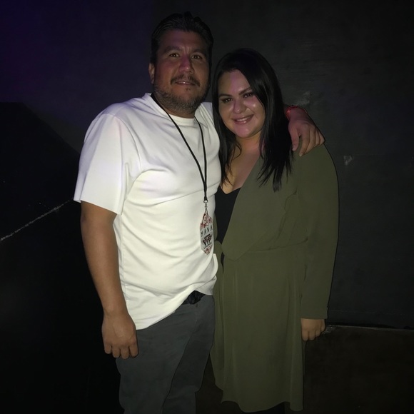 Hi welcome to my closet 💁🏻‍♀️ - Picture 4 of 5